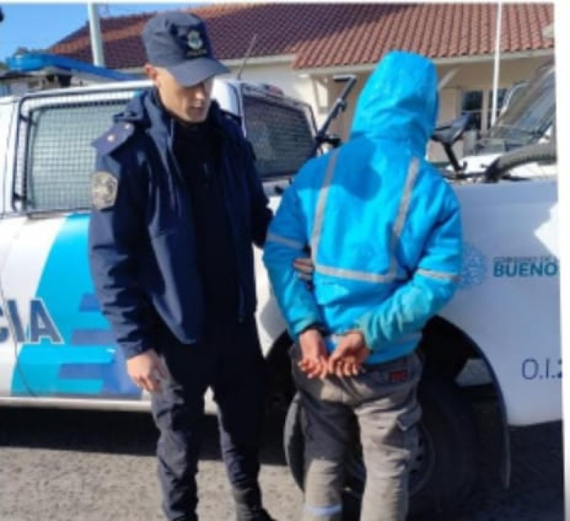 Joven de 19 aos aprehendido por robo y atentado a la autoridad